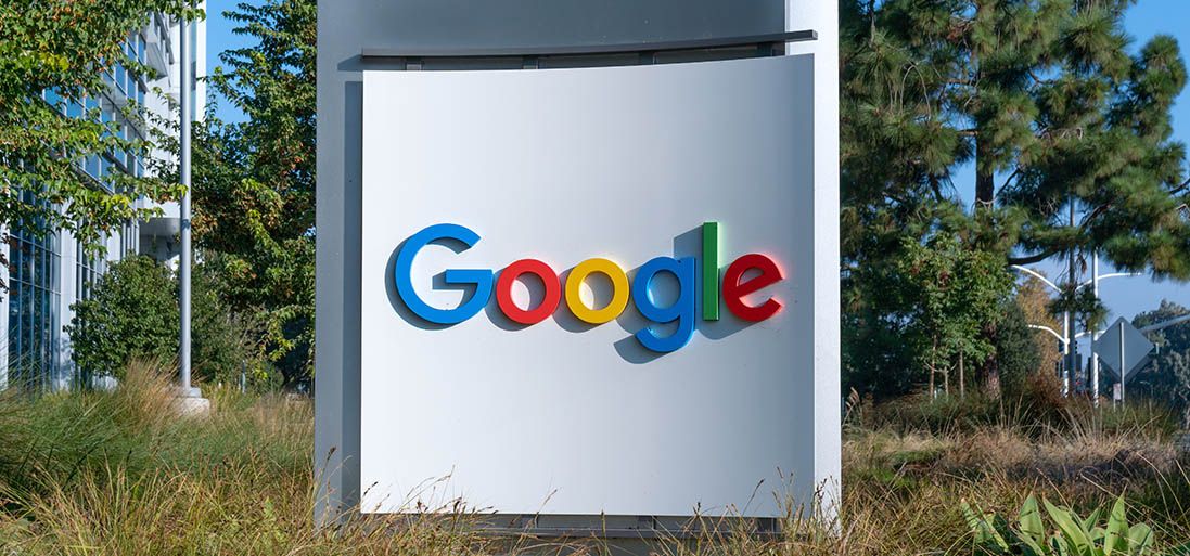 По мере вступления в силу новой политики Google снова запускает крипторекламу