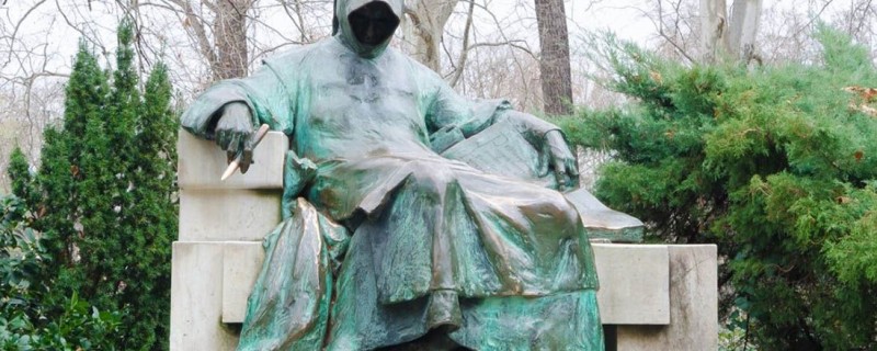 Статуя Сатоши в Будапеште: какие еще крипто-легенды заслуживают памятника?